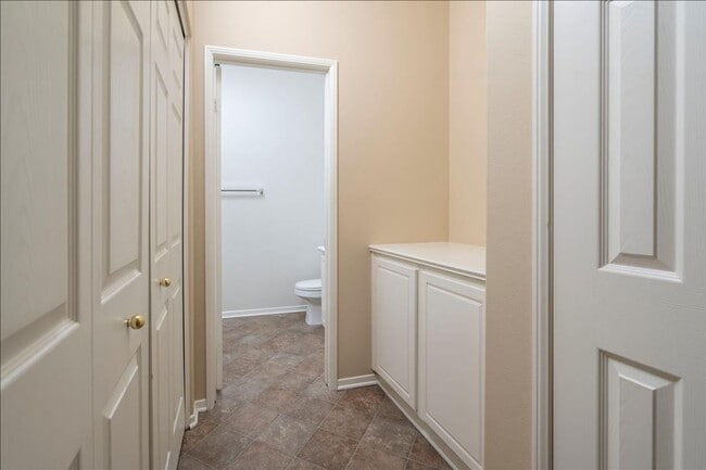 Building Photo - IMMACULATE 2+2 VALENCIA TOWNHOME!
