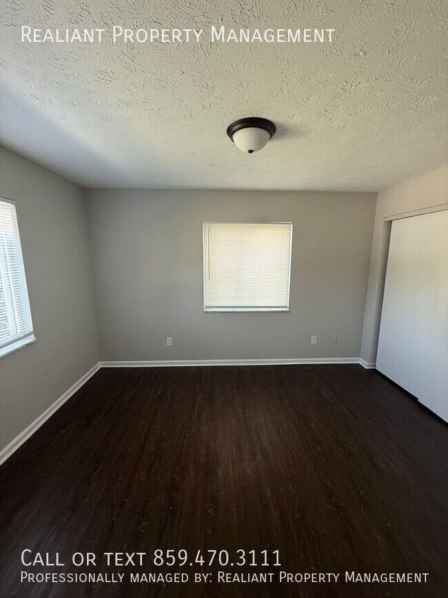 Building Photo - 208 Lakeshore Dr