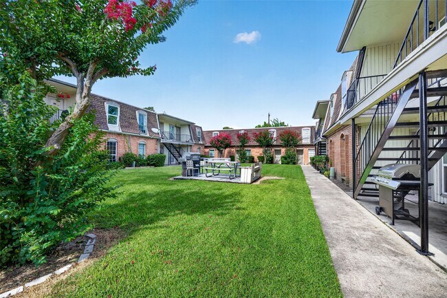 Building Photo - 1220 Shadowdale Dr