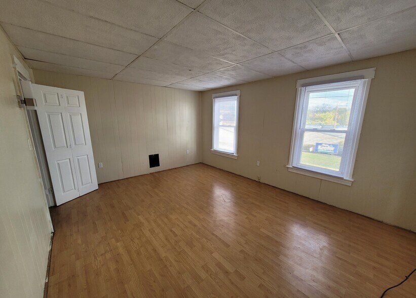 Livingroom - 309 S Burhans Blvd