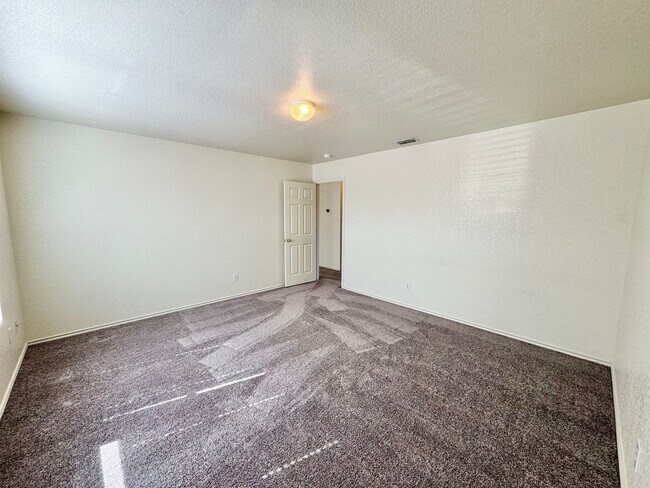 Building Photo - *COMING SOON*  Beautifully Designed Two-Story Home with Loft and Garden Tub!