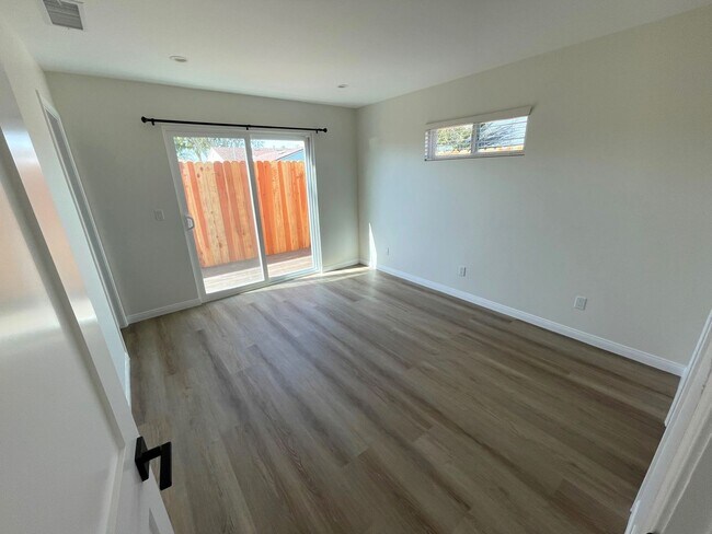 Building Photo - 183 S Seaward Ave