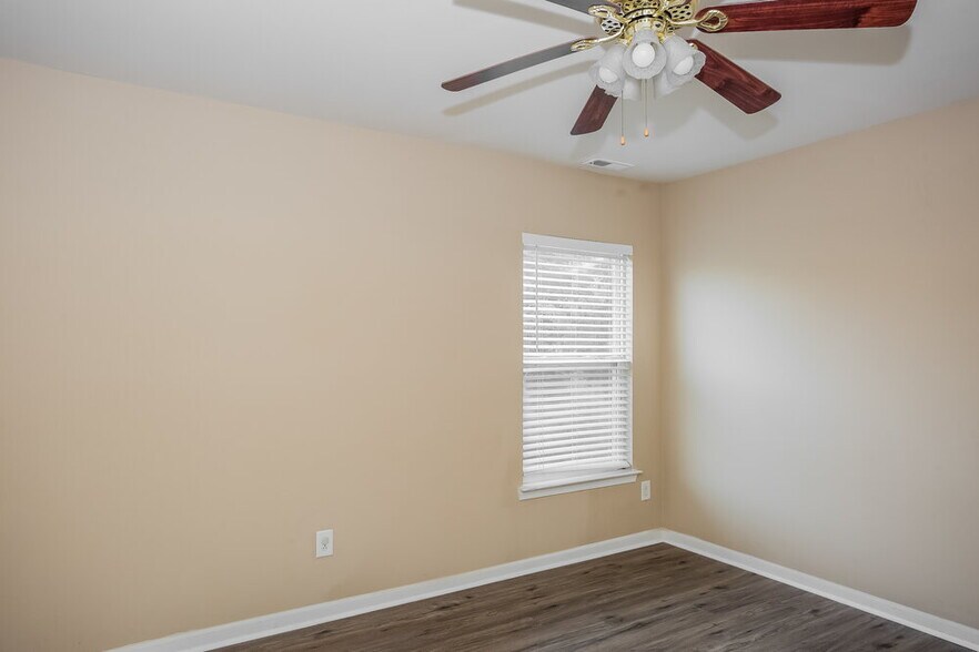 Building Photo - 1530 Ladora Dr