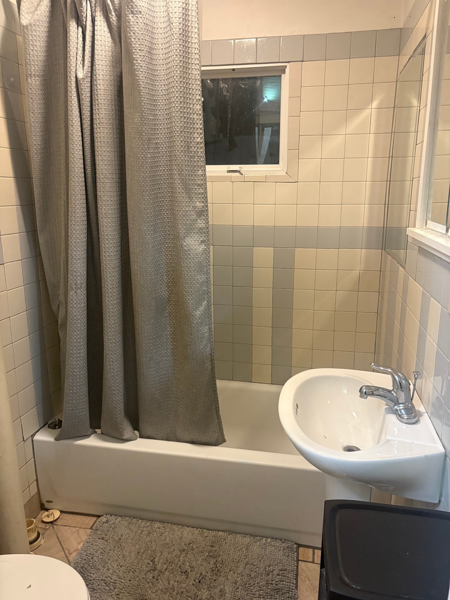 Building Photo - 412 S Beech St