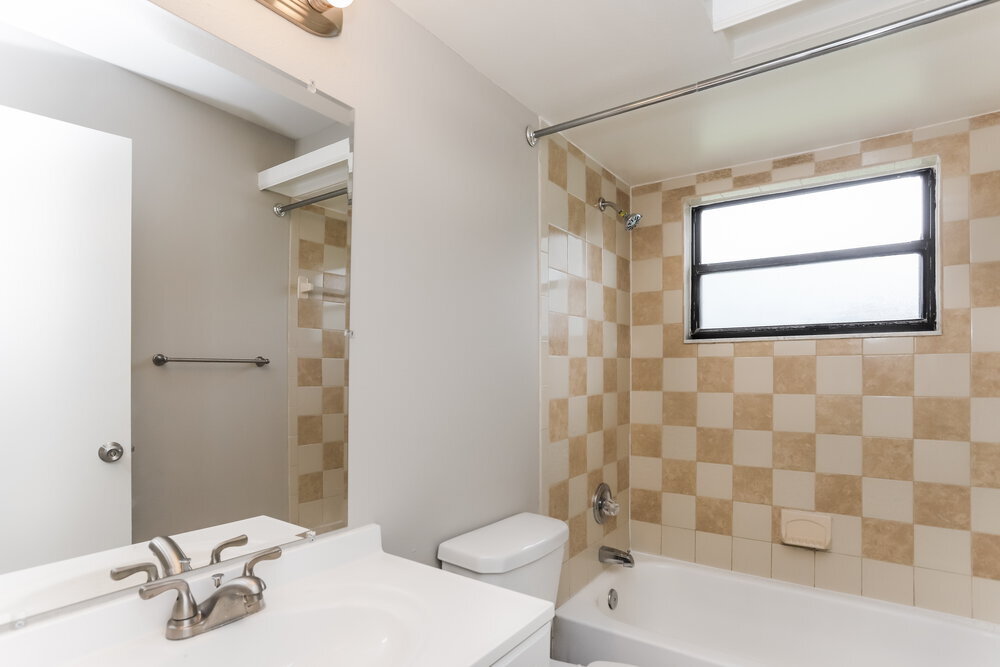 Building Photo - 12873 Pineway Dr