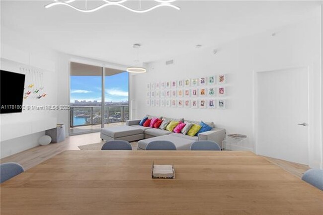 Building Photo - 17111 Biscayne Blvd