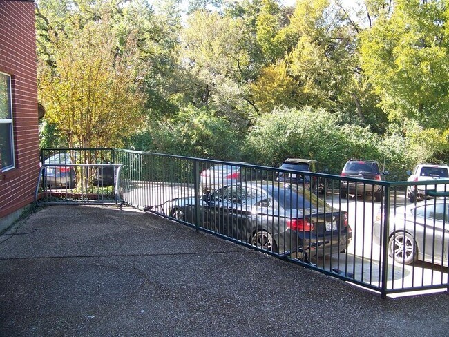 Building Photo - 317 Cherry St