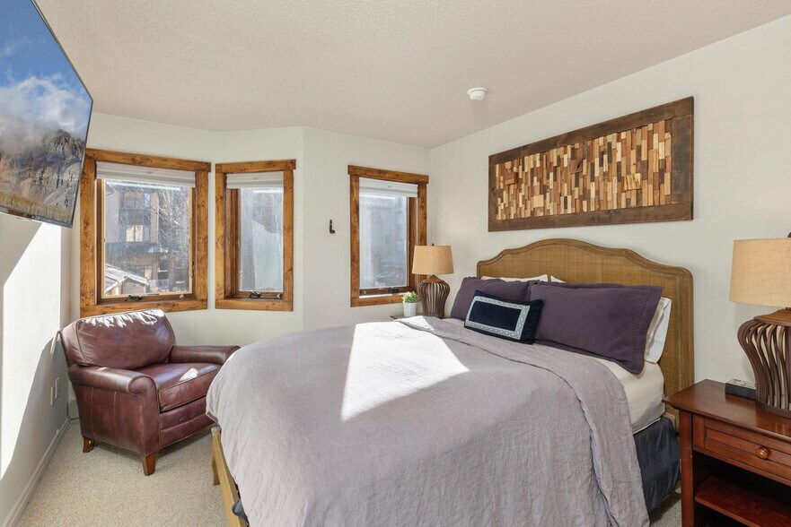 Building Photo - 280 Mahoney Dr