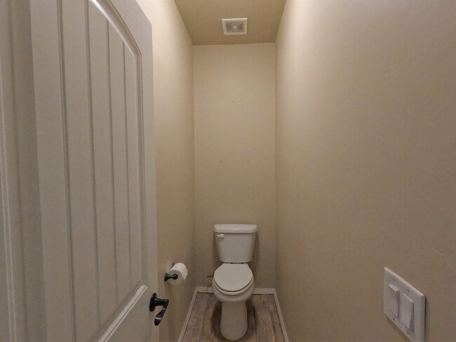 Building Photo - 928 Flora Vista Dr