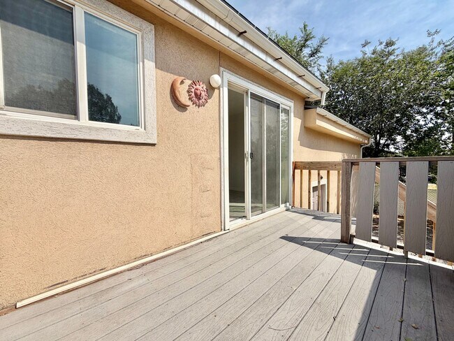 Building Photo - 9900 S Darin Dr