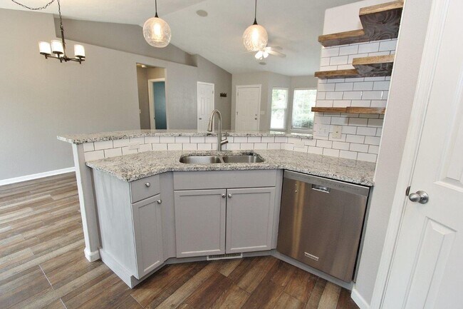 Building Photo - Lovely Single-Level Home