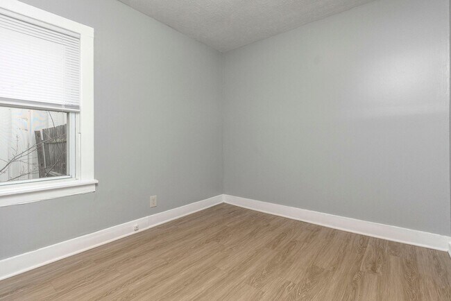 Building Photo - 4060 La Salle Ave