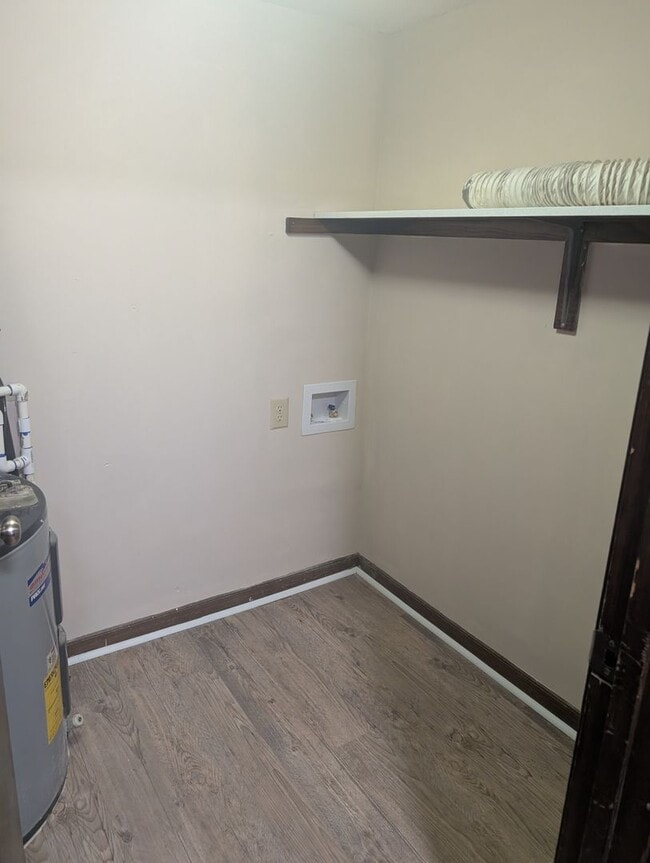 Building Photo - 311 Rock Knoll Dr