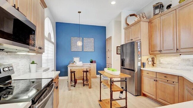 Building Photo - 8163 Alberti Dr