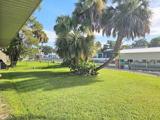 Building Photo - 1661 NW 20th Ave