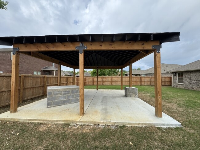 Building Photo - 2467 Bell Manor Dr SW