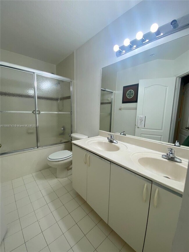 Building Photo - 3135 SW 128th Ave