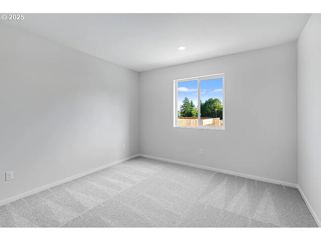 Building Photo - 439 SW 32nd St