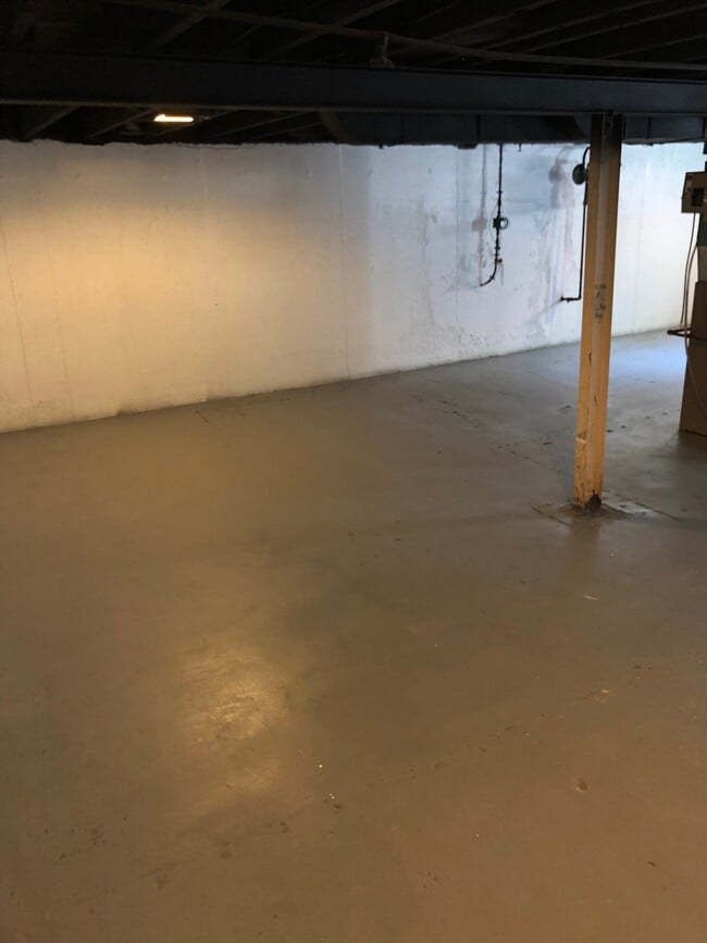 Building Photo - Beautiful Updated 2 Bedroom Home! A Must See!