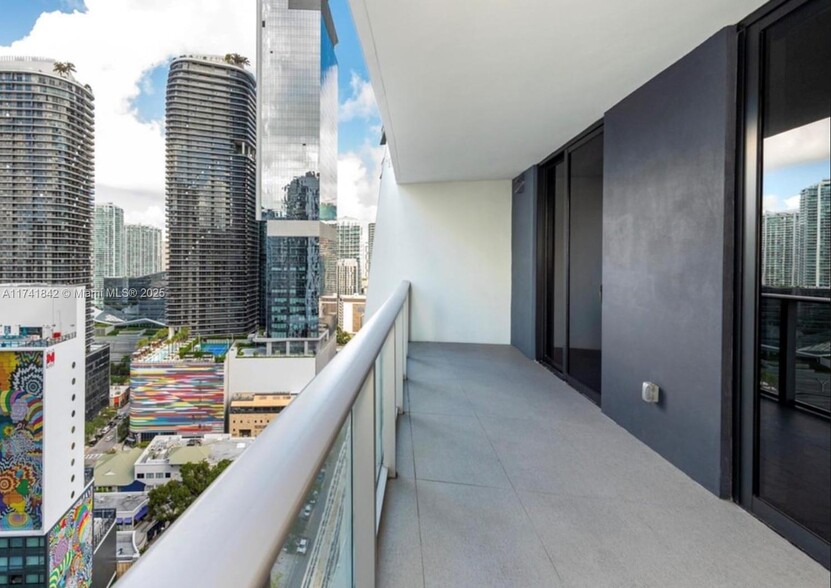 Building Photo - 1010 Brickell Ave