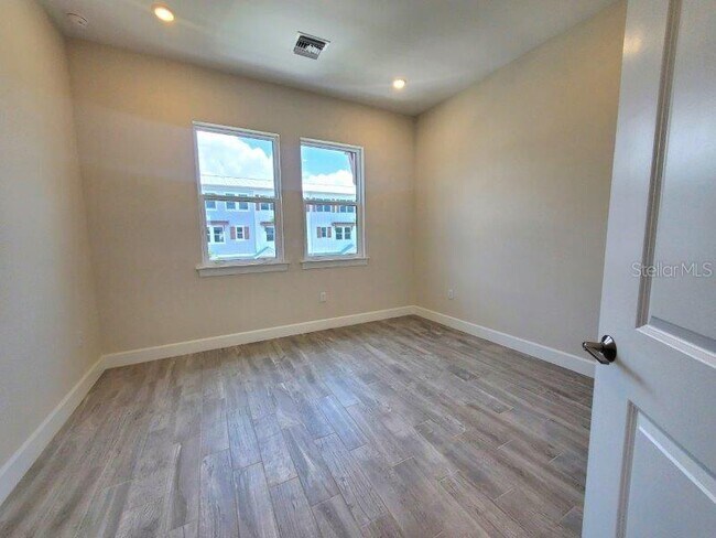 Building Photo - 1620 Seahaven Dr
