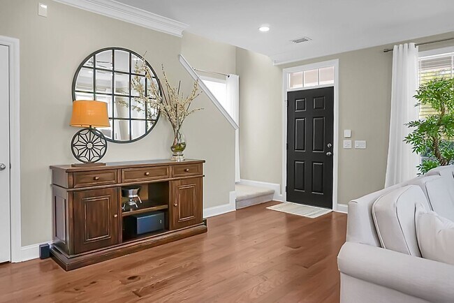 Building Photo - Johns Island 4BR, 2.5 BA Gem: Features Wood Floors, 2-Car Garage, & Community Pool