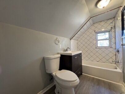 Building Photo - 933 Front Ave