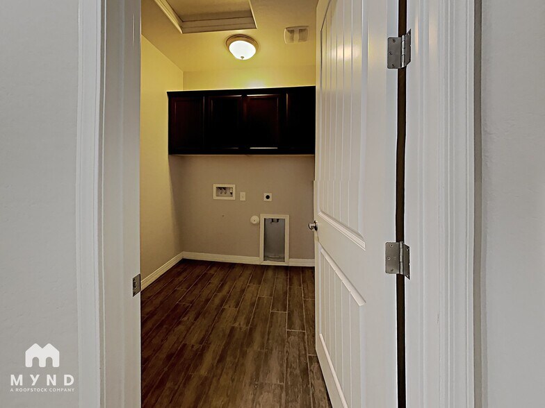 Building Photo - 10106 E Tamery Ave