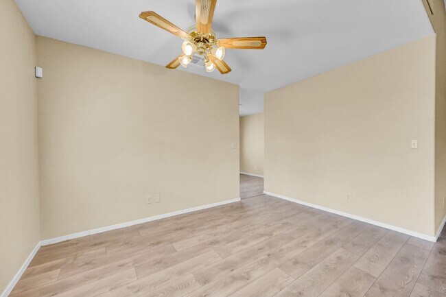 Building Photo - N Las Vegas Single Family Home - New Paint and LVP Flooring