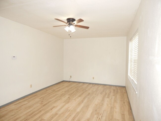 Building Photo - Charming 2 Bedroom, 1-1/2 Bath Duplex in T...