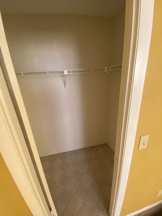 Building Photo - 480 Executive Center Dr