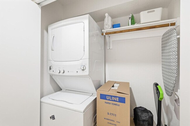 Building Photo - 2162 E Arkansas Ln