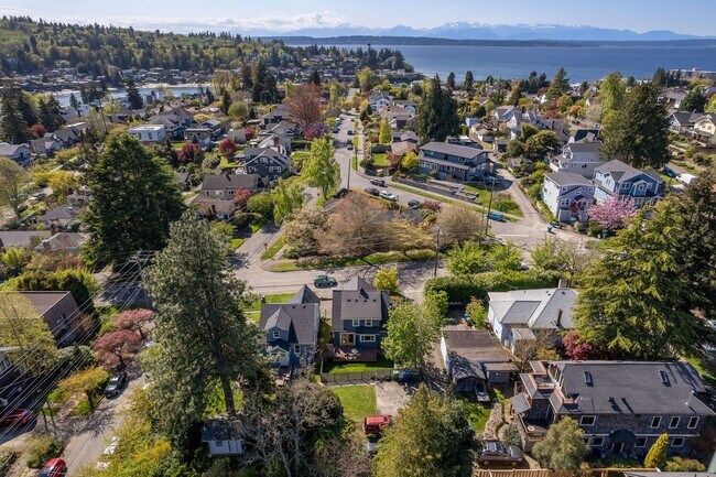 Building Photo - Remodeled Sunset Hill Home in Prime Ballar...