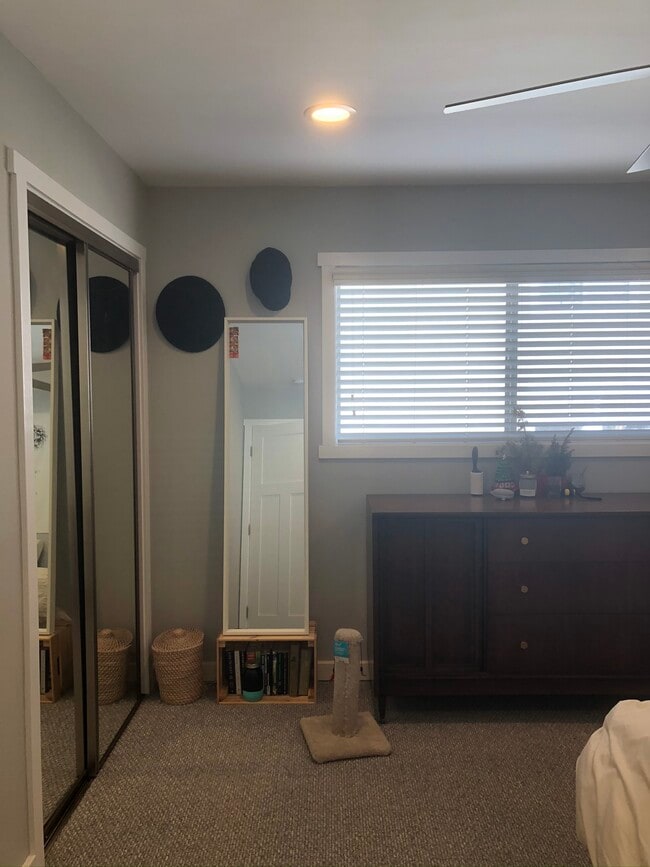 Building Photo - 732 9th St