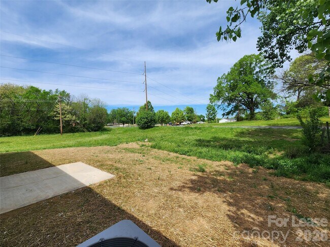 Building Photo - 1021 Jerome St