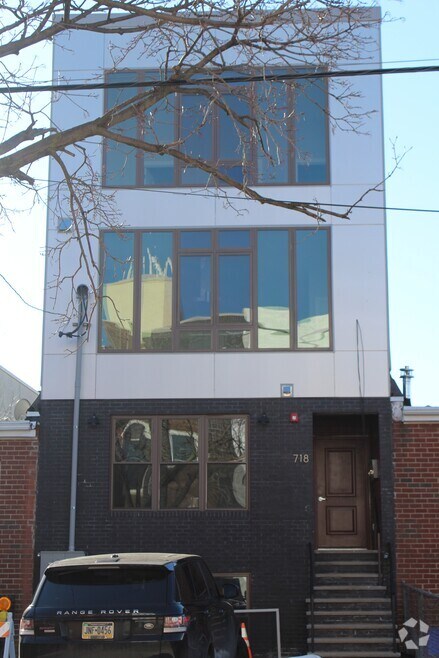 Building Photo - 718 N 19th St