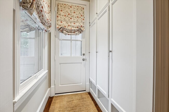 Building Photo - 3108 University Blvd