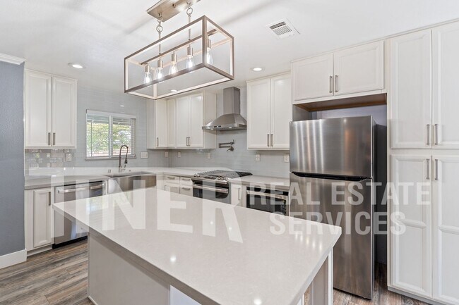 Building Photo - 1107 Meadow Rd