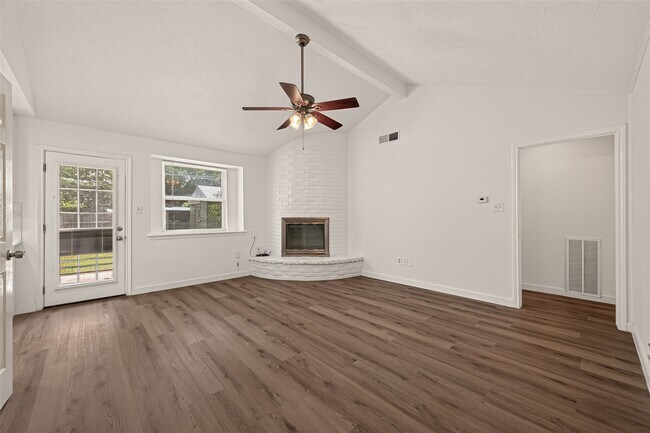 Building Photo - 313 Stratmore Dr