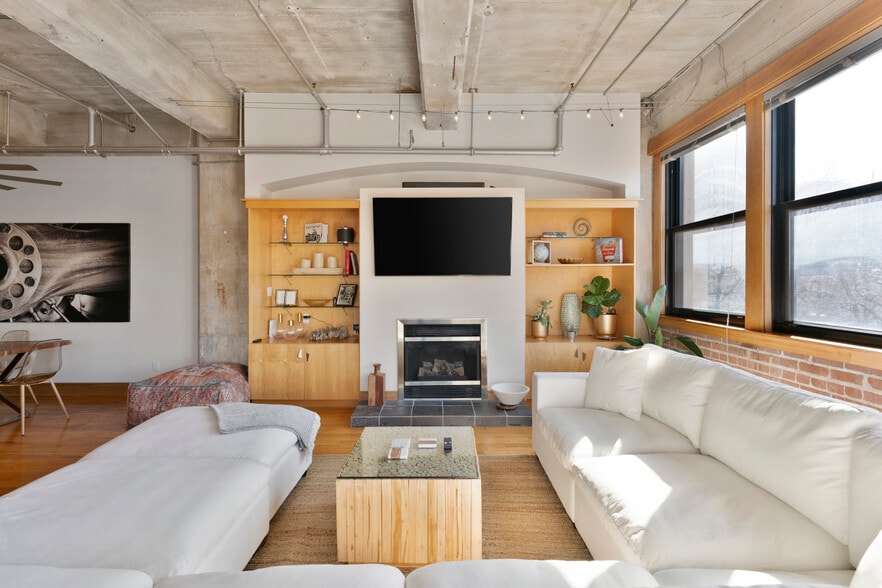 Real Fire Place - Grace Lofts
