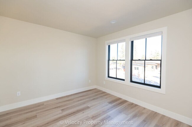Building Photo - Brand New 1 Bedroom in Discovery West Neighborhood!