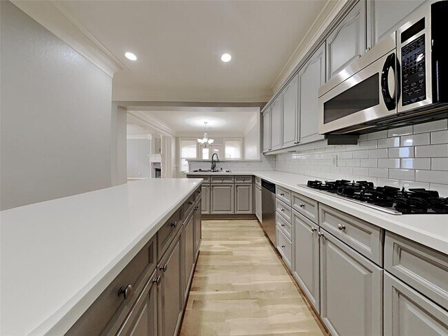 Building Photo - 839 Rosine St