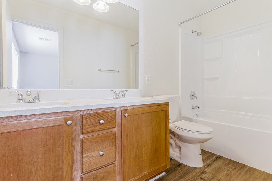 Building Photo - 43759 Colby Dr