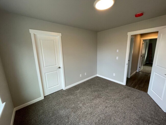 Building Photo - 2707 Oakes Ave