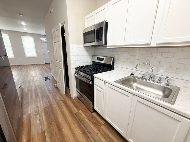 Building Photo - 2262 N Gratz St