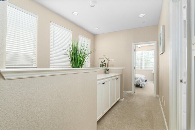 Building Photo - 7459 Starward Dr