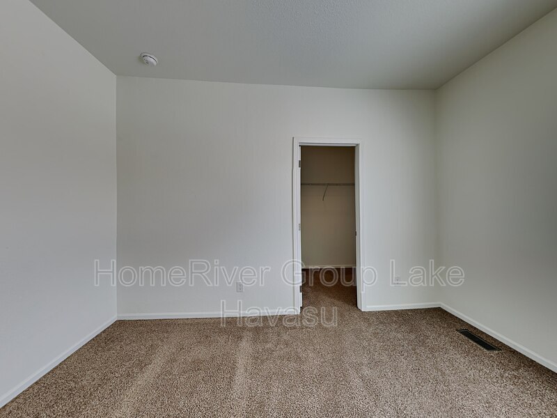 Building Photo - 3012 Diane Dr