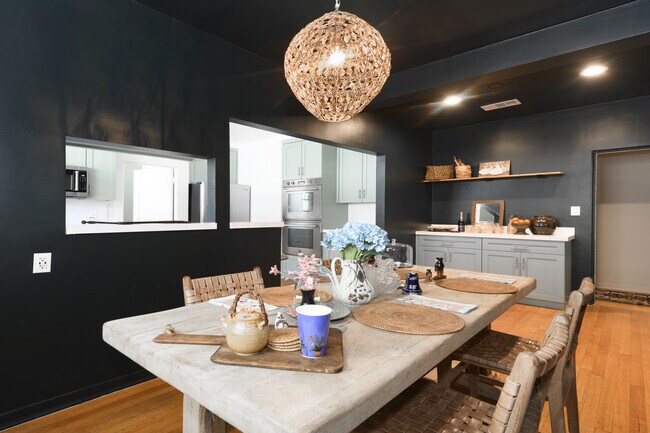 Building Photo - 148 S Orange Dr