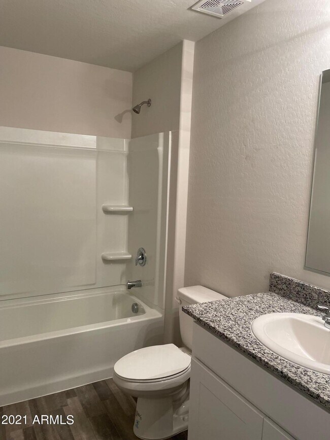 Building Photo - 250 W Bobcat Ct