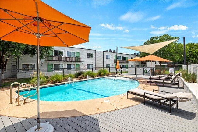 Building Photo - 2200 Dickson Dr